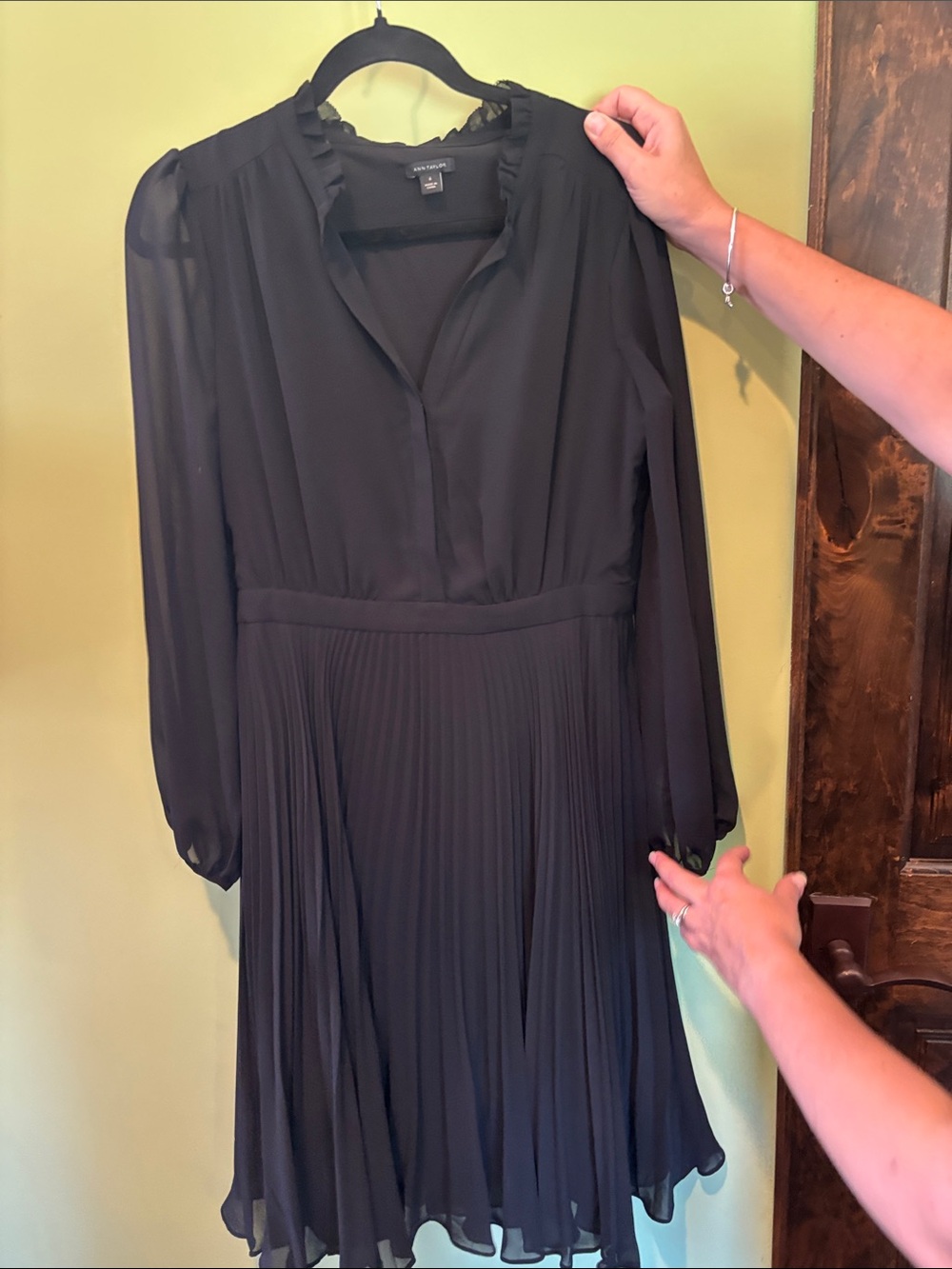 Ann Taylor Black Long-Sleeve Pleated Midi Dress